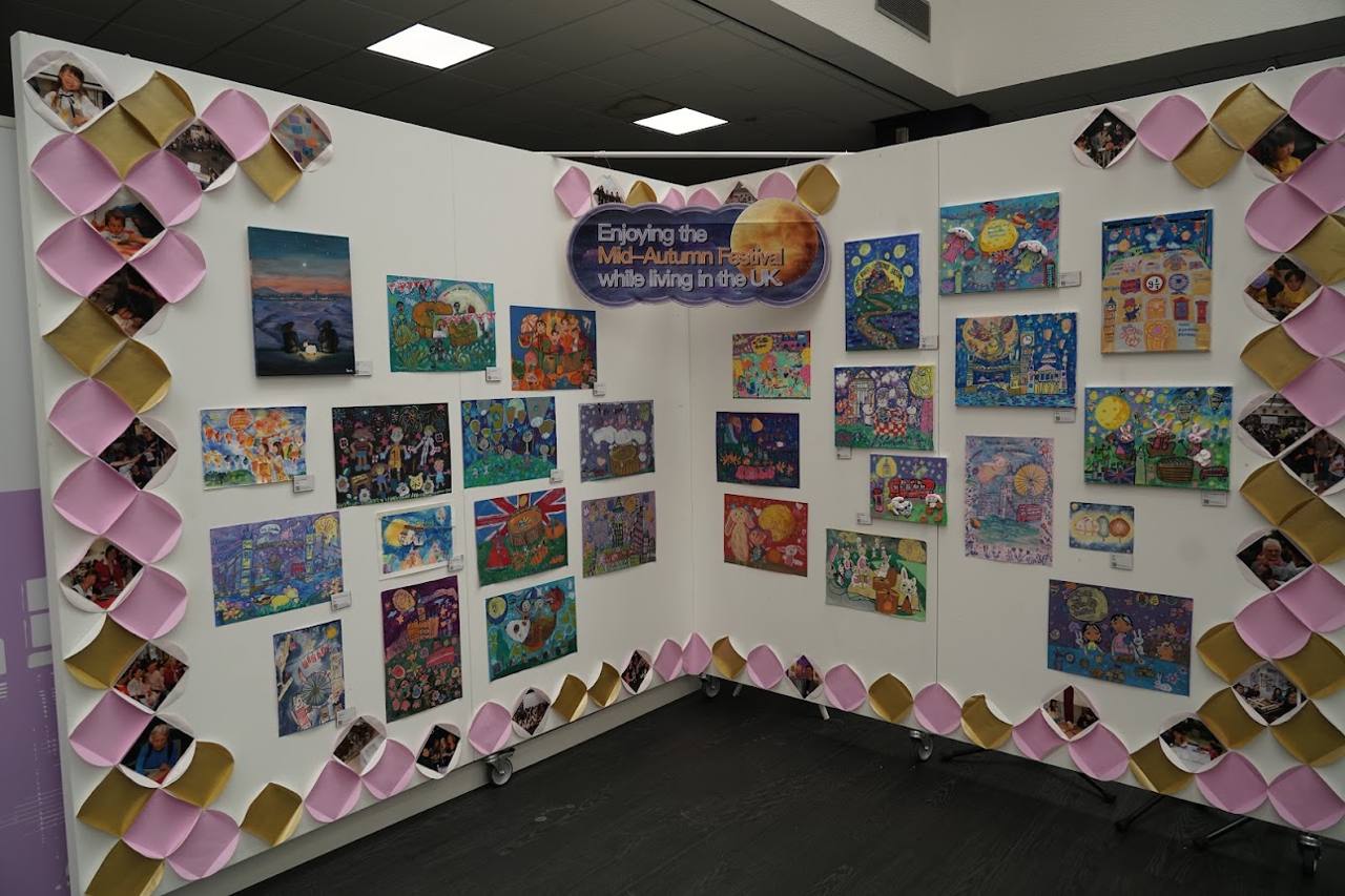 70 份作品喺圖書館 2 樓展出 · All 70 artworks on show on Level 2