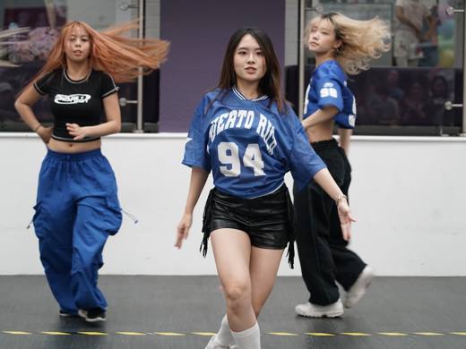Hyphenstudio 舞蹈表演 · Hyphenstudio's dance performance
