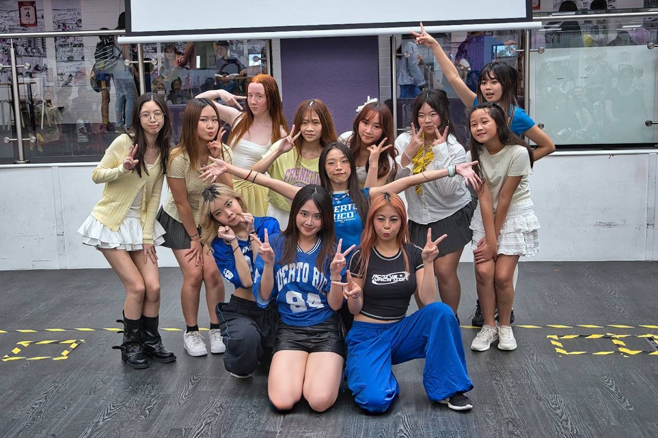 Hyphenstudio 舞蹈表演 · Hyphenstudio, after their dance set