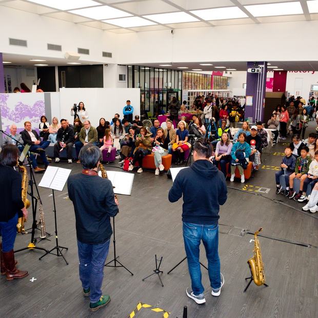 Library performance · 圖書館表演